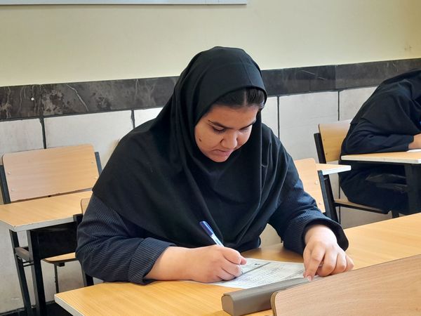 امتحانات نوبت اول در دبیرستان مادرمهربان خلیل آباد