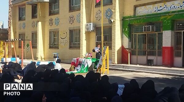 روایتگر جنگ در دبیرستان مجید دهنوی 