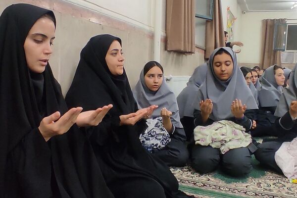 اردوی افطار تا سحر در دبیرستان دخترانه معرفت کهریزک 