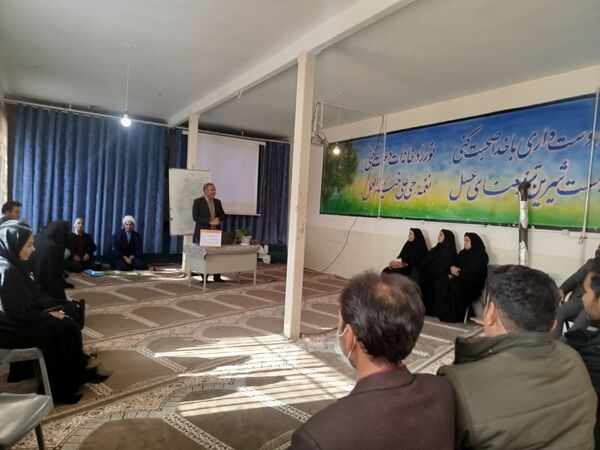 جلسه توانمندسازی معاونین و مربیان پرورشی در محور جنگل شهرستان رشتخوار