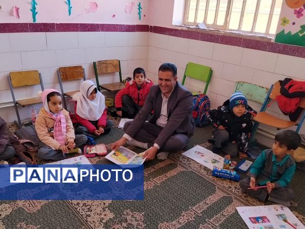 بازدید معاون آموزشی اداره آموزش و پرورش شهرستان خاتم از مدارس روستای خوانسار 