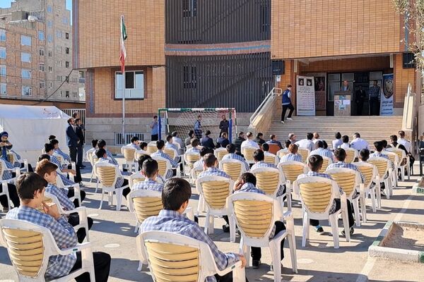مراسم پدافند غیرعامل در دبیرستان بشارت بهارستان‌دو 