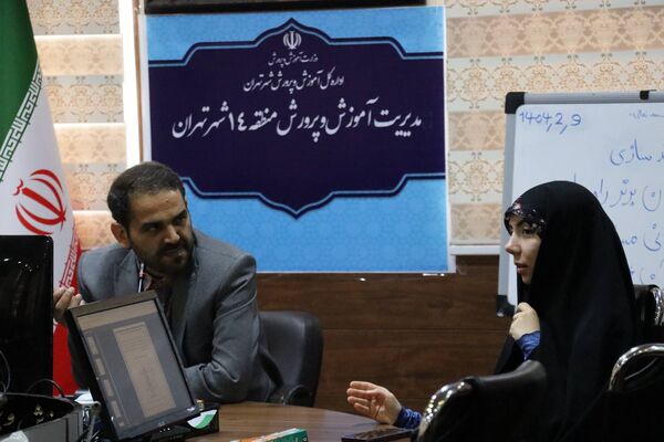 جلسه توانمندسازی دانش‌آموزان برتر در مسابقات قرآن و عترت