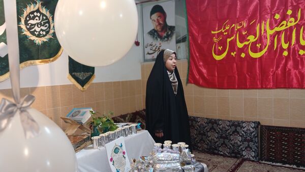 تقدیر دانش‌آموزان فعال فرهنگی‌هنری از مادرانشان با همکاری مربی در محمدشهر کرج