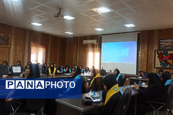 نشست صمیمی قائم‌مقام سازمان دانش‌آموزی کشور با رؤسای شورای دانش‌آموزی شیراز