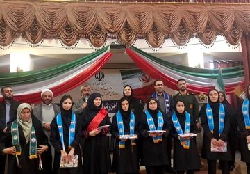 آیین متمرکز منطقه‌ای نواختن زنگ انقلاب در مدرسه فاطمه پزشکی ناحیه ۴ کرج