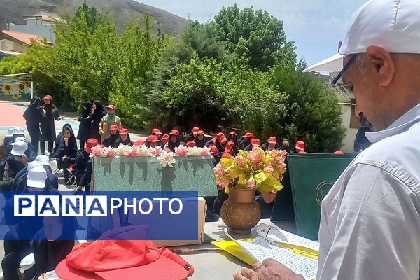 برگزاری مراسم سپاس مربی به مناسبت روز سازمان دانش‌آموزی در هنرستان شیخ محمد بلیغ شهرستان فیروزکوه 