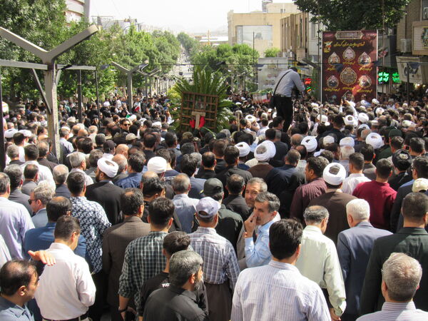 خروش بی‌نظیر سنندج در بدرقه شهید آسمانی رضا بسطامی