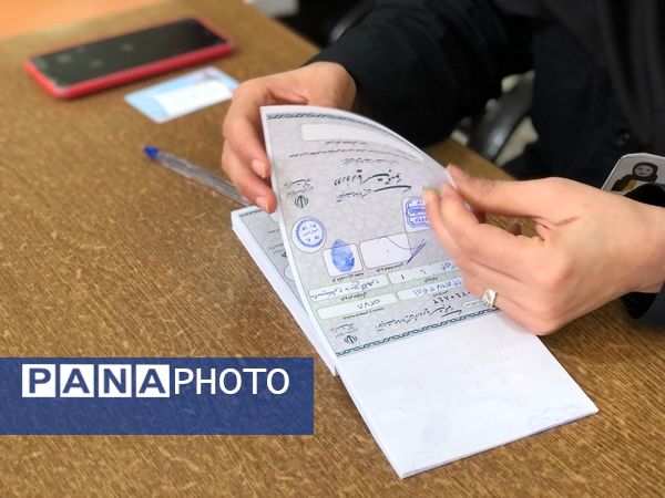 حضور شورآفرین مردم شهرستان راور در پای صندوق‌های رای