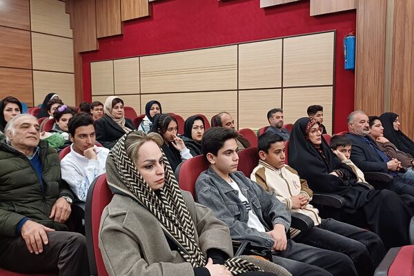 تقدیر از دانش‌آموزان دبیرستان هیات امنایی البرز در اردوگاه استانی شهید محمد منتظری شهریار 