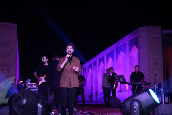 استقبال پرشور مردم از جشن امت ماه در اصفهان