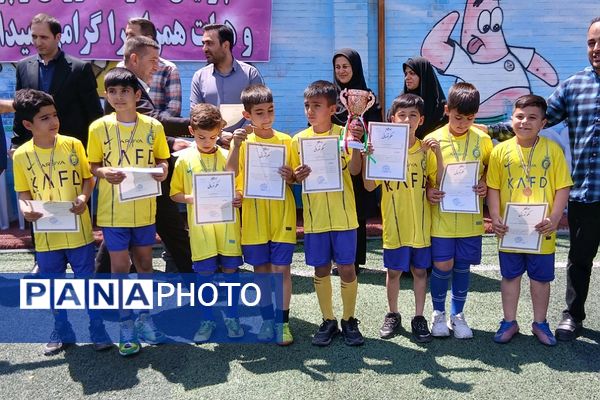 مسابقات مینی فوتبال دانش‌آموزان دوره اول ودوم ابتدایی در بهارستان‌۲