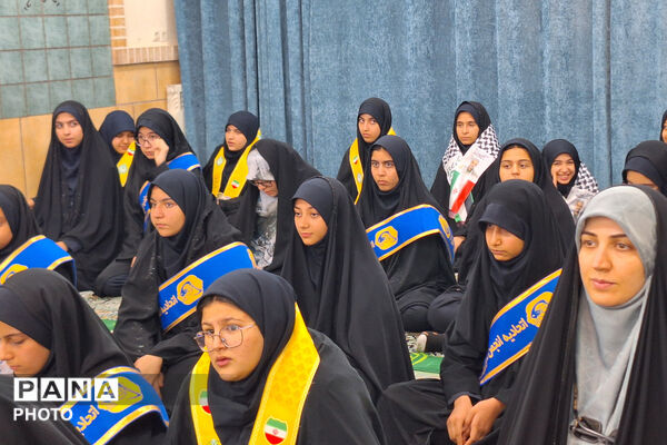 وزیر آموزش و پرورش میهمان دانش‌آموزان مدرسه شاهد دالکی