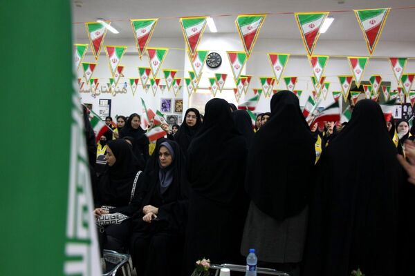 افتتاح نمایشگاه شکوفایی هنر و مهارت زنان و دختران هنرستان استاد شهریار 