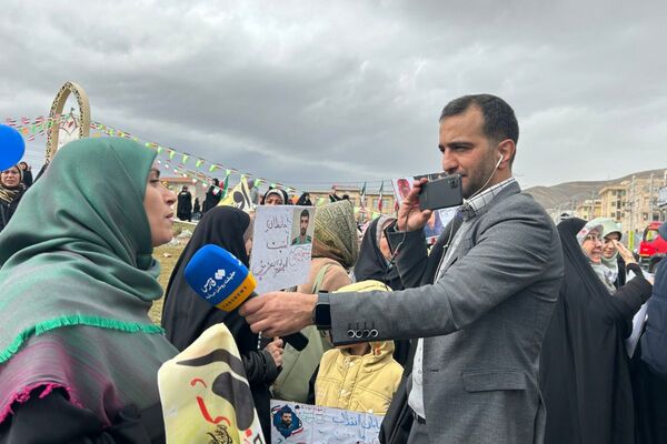 حضور گسترده اقشار مختلف مردم پردیس در راهپیمایی ۲۲ بهمن