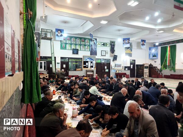 قرائت قرآن، نماز جماعت و افطار در مسجد خاتم پیامبران 