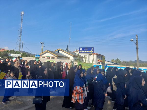 13 آبان متحد و استوار در مقابل استکبار