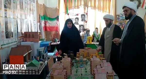 برپایی نمایشگاه انقلاب اسلامی توسط دانش‌آموزان دبیرستان نرگس