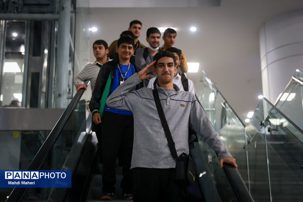 استقبال از کاروان عمره‌گذار دانش‌آموزی از سکوی پروازی تهران