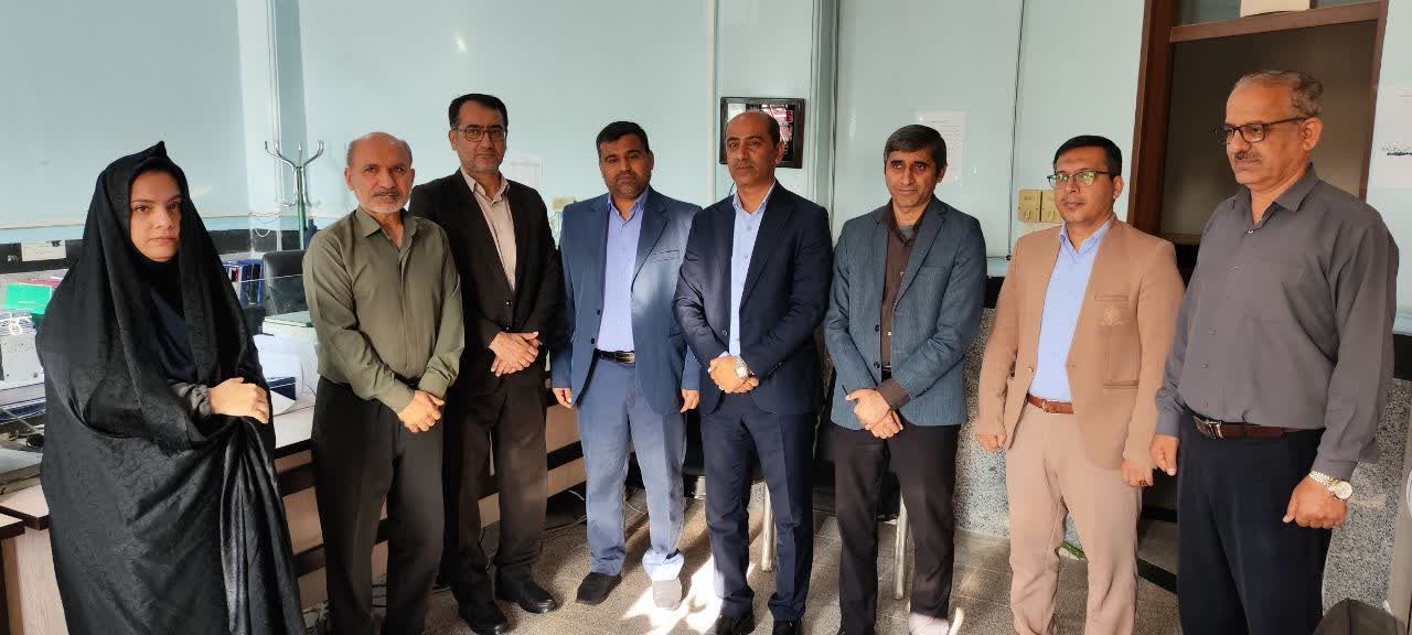 بازدید فرماندار دشتی از بخش‌های مختلف مدیریت آموزش و پرورش شهرستان دشتی