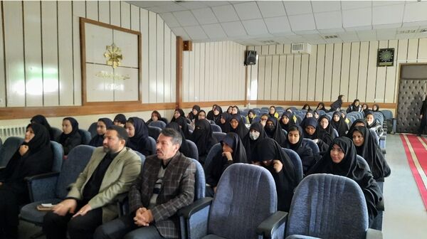 اولین نشست روسای تشکل‌های دانش‌آموزی مدارس سمپاد استان در دبیرستان فرزانگان ۲دوره دوم ناحیه۷ مشهد 