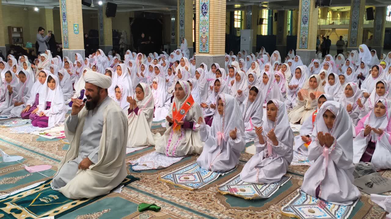 جشن تکلیف دانش‌آموزان دختر در شهرستان دهدشت