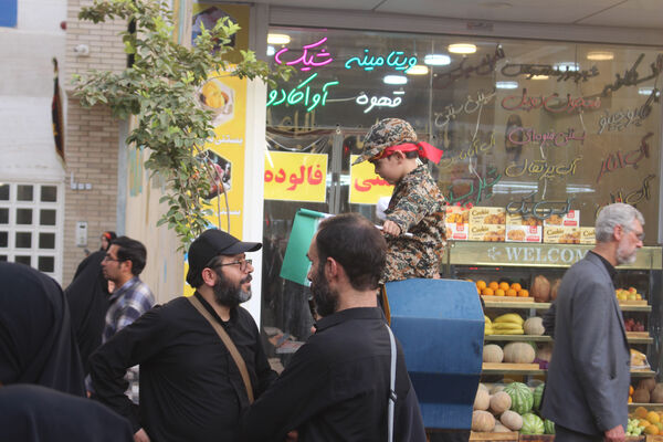 حماسه حضور نوجوانان کفن‌پوش قمی در راهپیمایی «عهد خون»