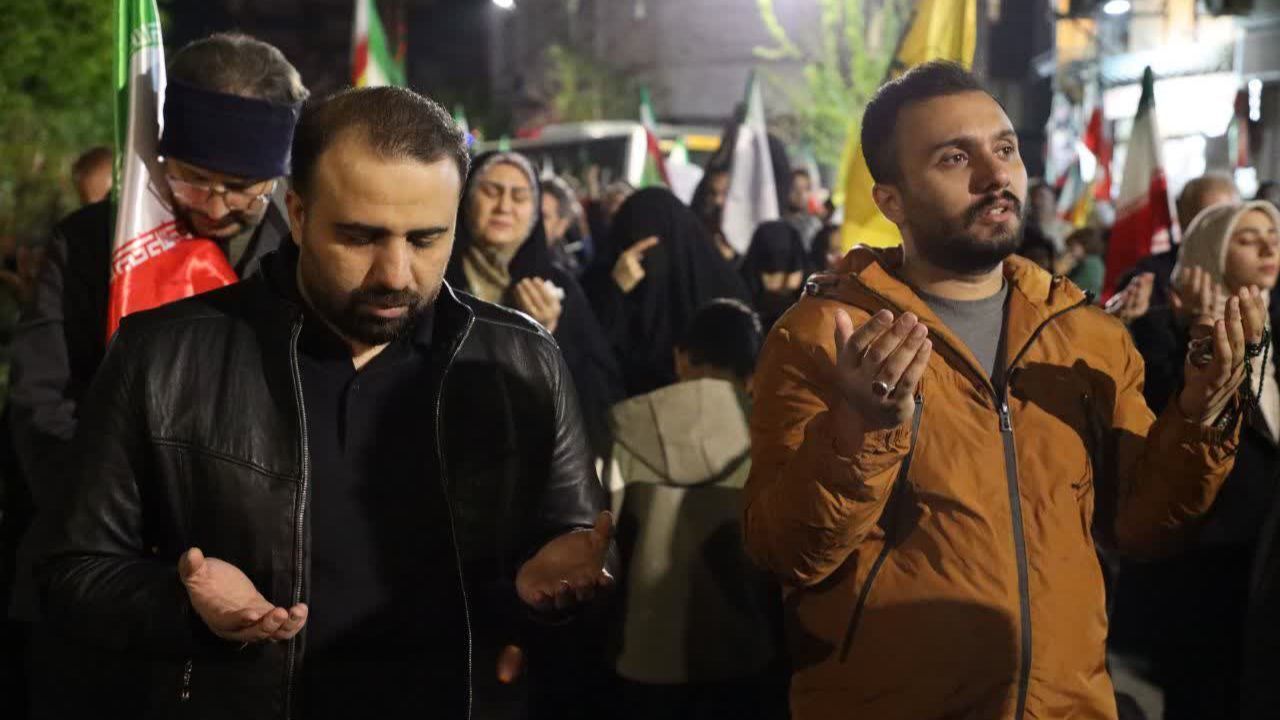 برای کشورمان ایران در خیابان می‌مانیم