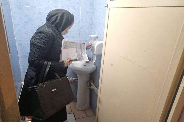 بازدید از وضعیت بهداشت و پایگاه‌های تغذیه سالم مدارس پاکدشت 
