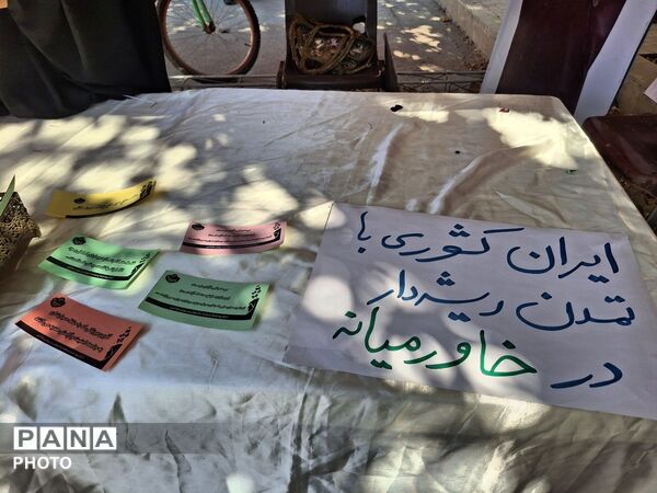برپایی غرفه عفاف و حجاب در آموزش و پرورش تبادکان با مشارکت مدارس