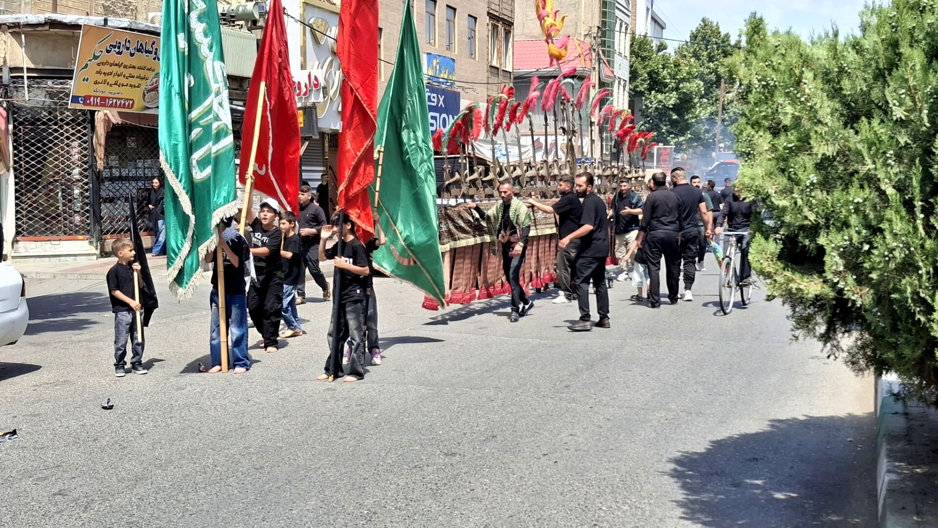 آیین عزاداری صبح تاسوعا در هیئت علی‌اکبر با حضور دانش‌آموزان