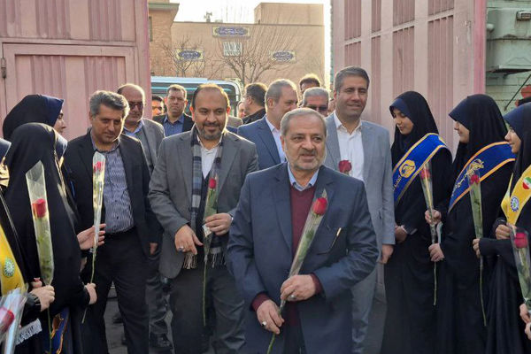  آیین نواختن زنگ انقلاب آغاز شد
