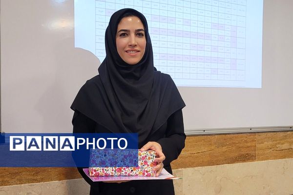 جلسه شورای معلمان دبیرستان نمونه دولتی ولایت