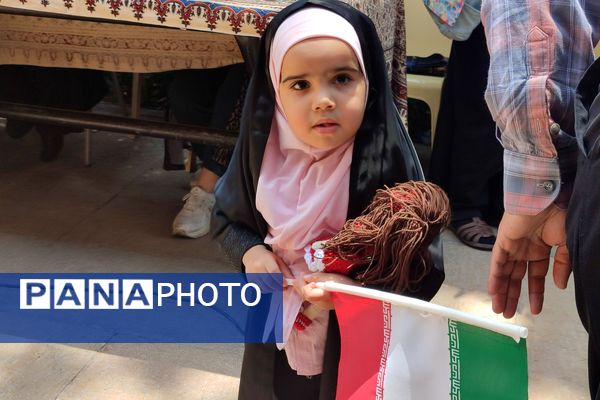 حضور پرشور مردم شیرازدرشعبه اخذ رأی حافظیه 