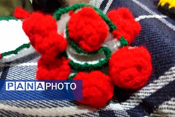 از سنت تا خلاقیت، برگزاری نمایشگاه صنایع دستی یلدا در دبیرستان توحید یک