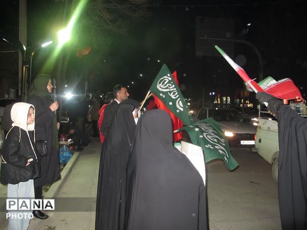 رژه باشکوه خودروها در شهرکرد نماد اتحاد مردم 
