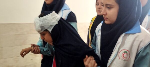 مانور زلزله در دبیرستان شهید هاشمی نژاد 