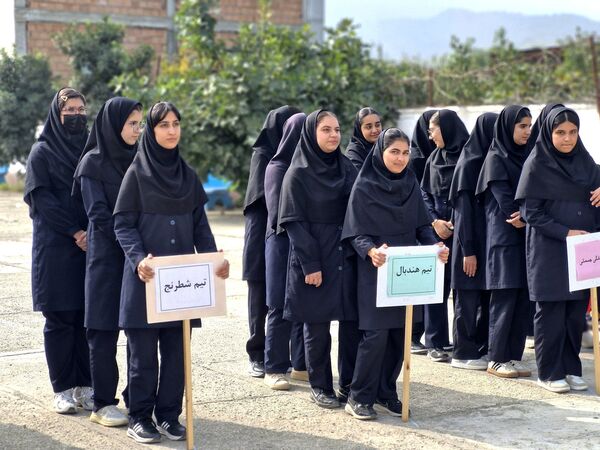 المپیاد ورزشی درون مدرسه‌ای در دبیرستان شاهد گلوگاه 