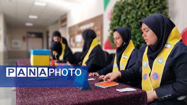  انتخابات شورای دانش آموزی در دبیرستان هوشیار