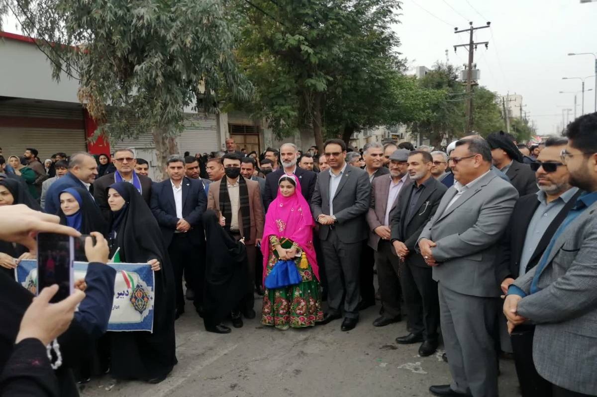 حضور حماسی دانش‌آموزان و فرهنگیان اهواز در راهپیمایی باشکوه ۲۲ بهمن اهواز