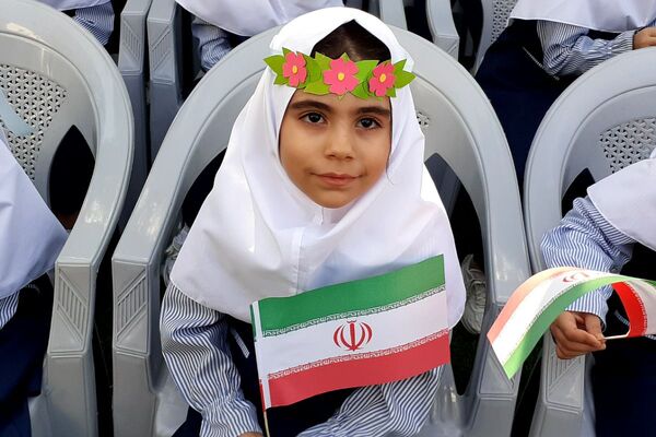 جشن شکفتن غنچه‌ ها، در دبستان مهرتابان بهارستان دو