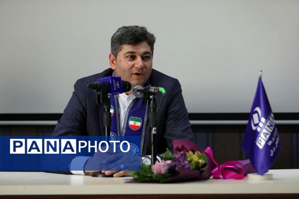 نشست صمیمی دانش‏‌آموز خبرنگاران و نمایندگان مجلس دانش‌آموزی آذربایجان شرقی با علی فلاحتکار