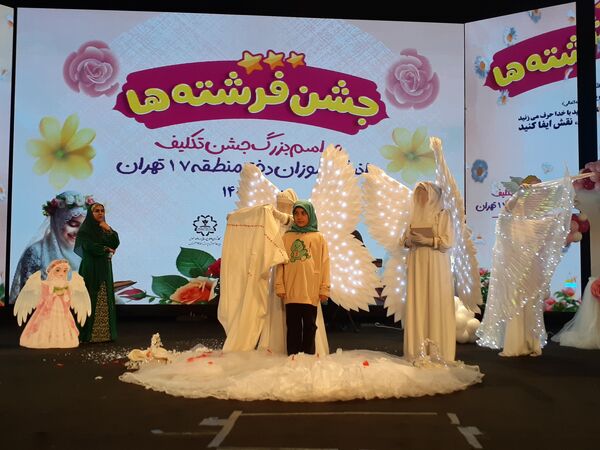 جشن تکلیف با شکوه ۲۰۰۰ نفره دانش‌آموزان کلاس سومی منطقه ۱۷