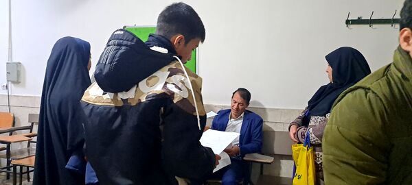  دیدار والدین با معلمان در دبیرستان ابوذر غفاری نیشابور