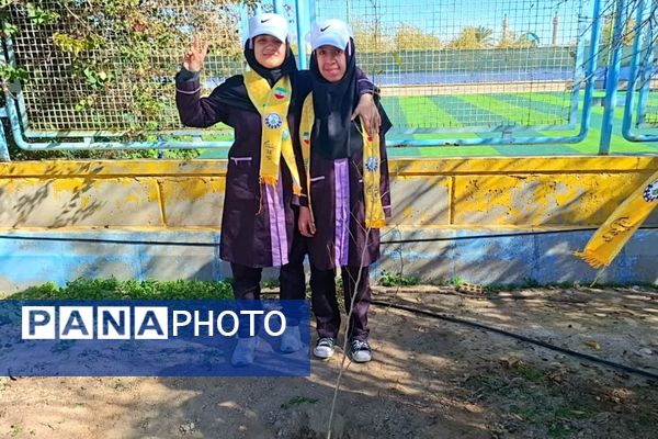  وقتی نهال‌ها هم انقلابی شدند؛ فجر در حیاط مدرسه ام‌البنین