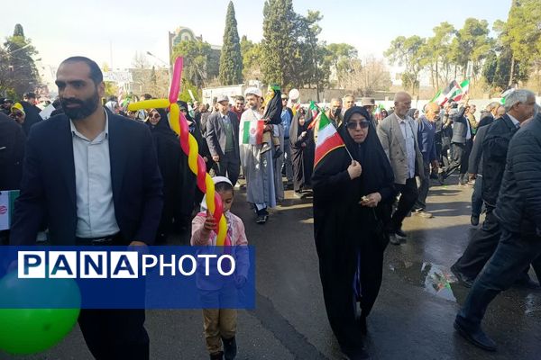 حضور با شکوه مردم، رسیدن به اوج بلندی و قدرت