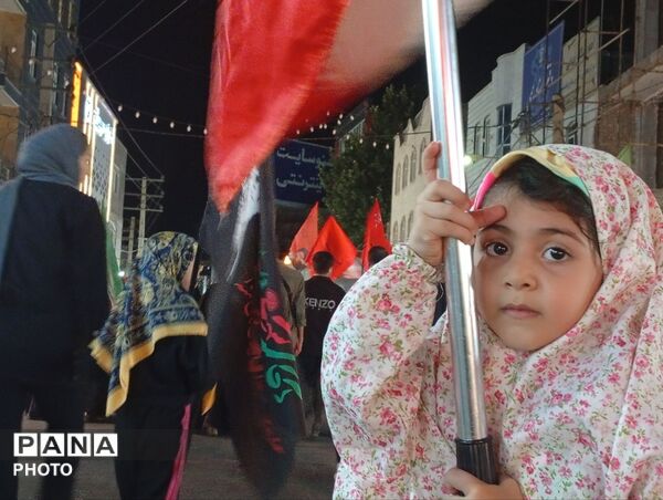 با پرچم انتقام به خیابان می‌آییم