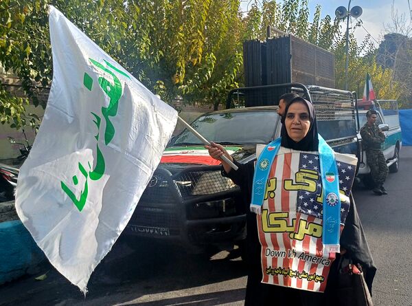 حضور پرشور مردم تهران در راهپیمایی 13آبان