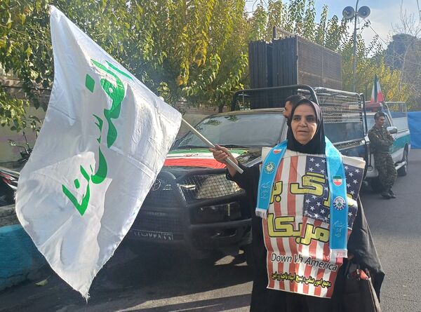 حضور پرشور مردم تهران در راهپیمایی 13آبان