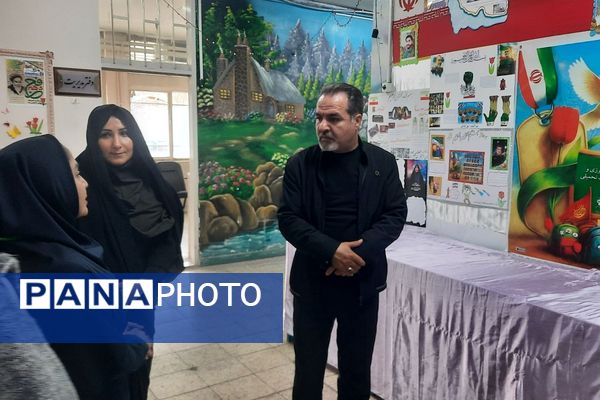 بازدید مدیر آموزش و پرورش ناحیه دو شهرری از دبستان شهید چمران 